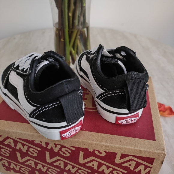 Vans - Picture 3 of 4
